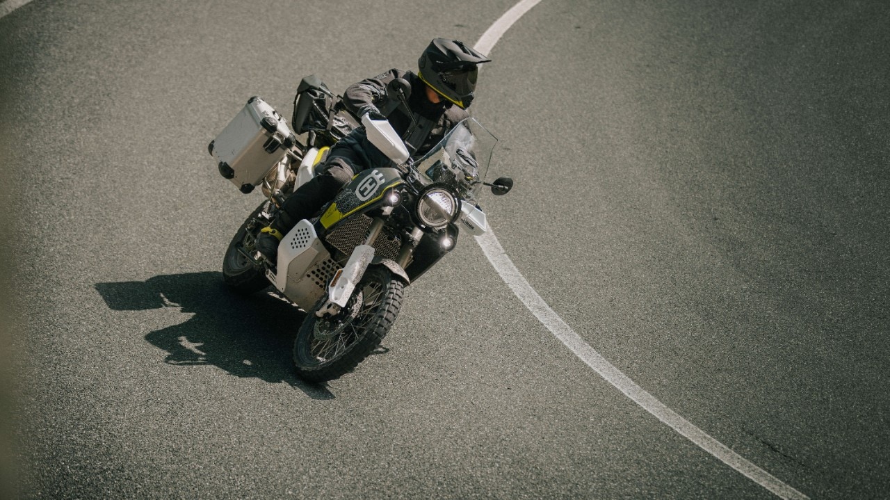 Husqvarna Norden 901 Expedition: Adventure media, soddisfazioni maxi (VIDEO)